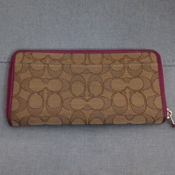 Coach - Picture 3 of 5